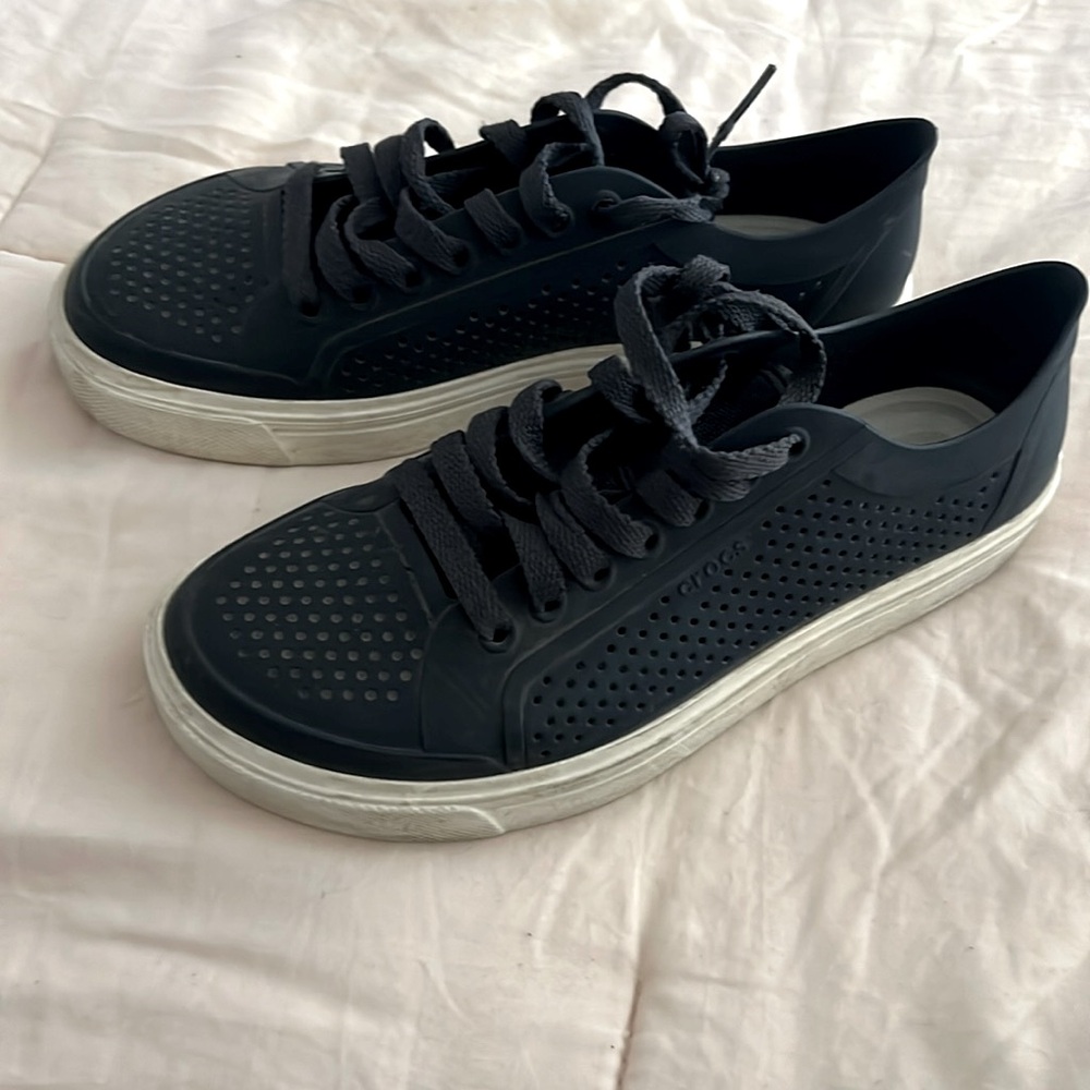 Rare crocs sneakers super comfortable!!!size 8